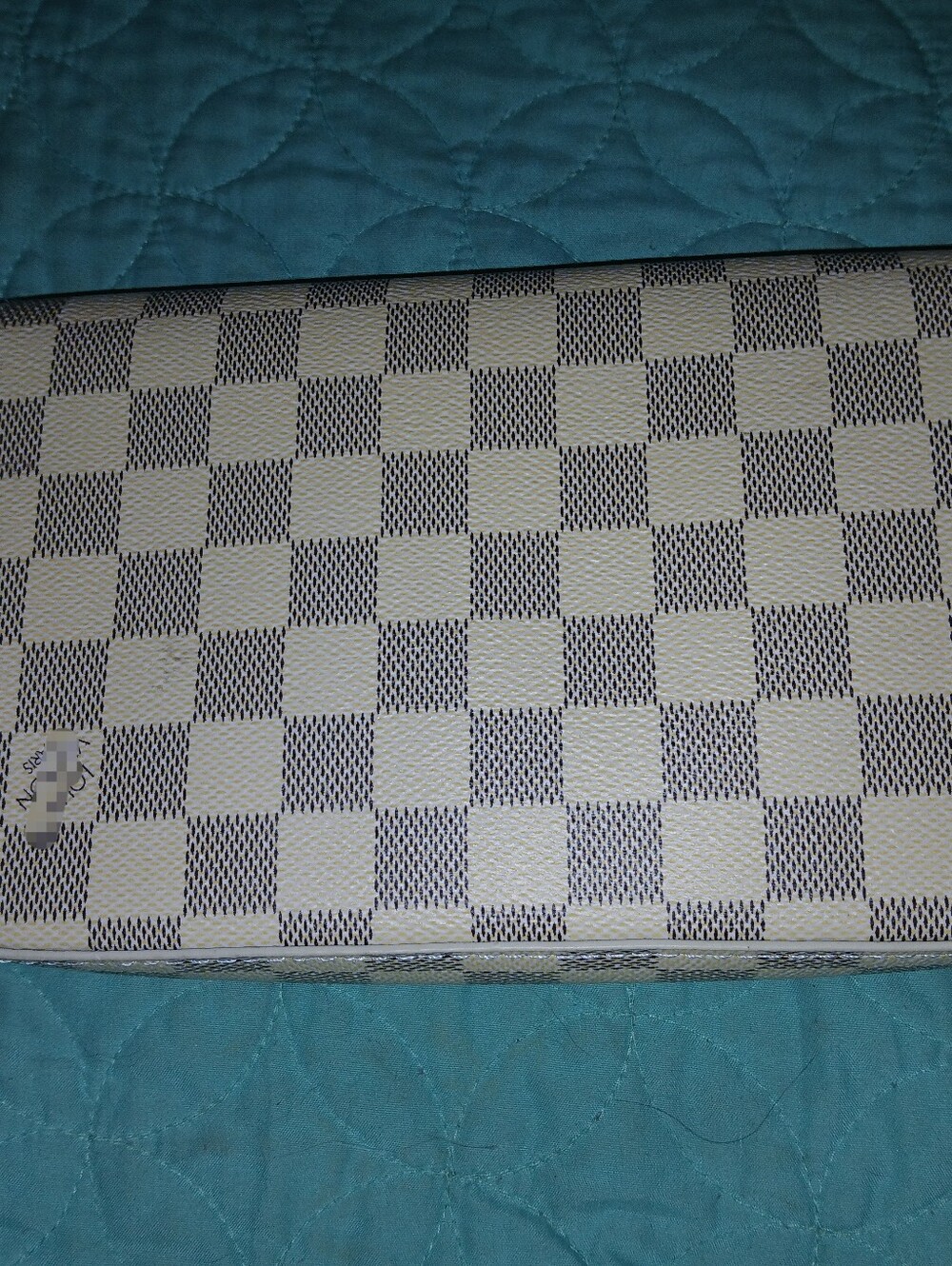 Designer-Style Checkered Crossbody with Pink Card Holder - Picture 3 of 4